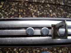 Geschraubter Schutzblechhalter (Schraubenkpfe auen)