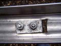 Geschraubter Schutzblechhalter (Schutzblech-Innenseite)